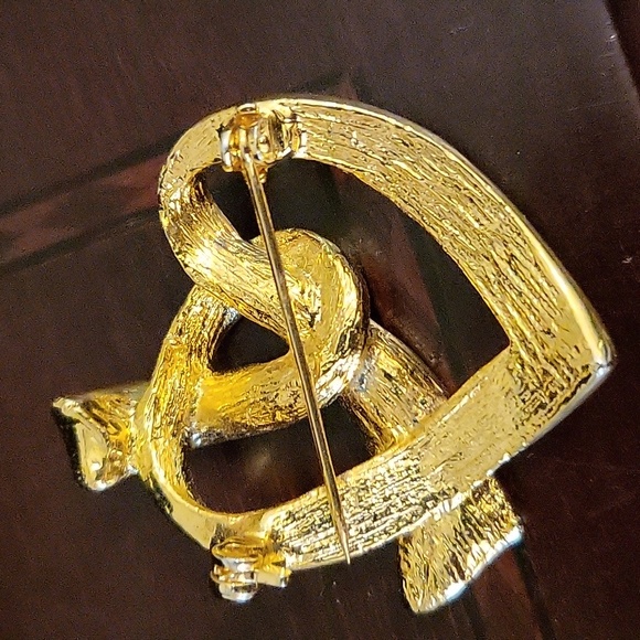 Cute heart brooch - Picture 3 of 5